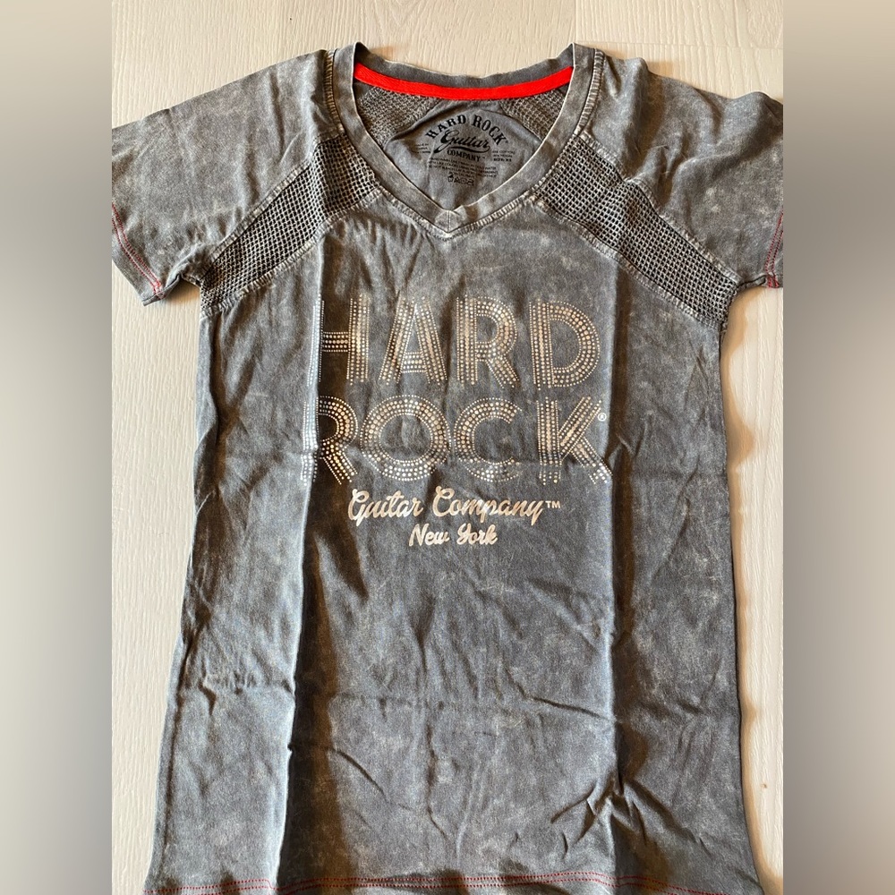 Hard Rock Guitar Company XS Tshirt. Gray w/ silver and red detailing